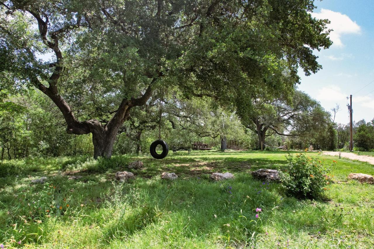 Dean'S Den: Private Deck W/ Jacuzzi And A View Villa New Braunfels Bagian luar foto